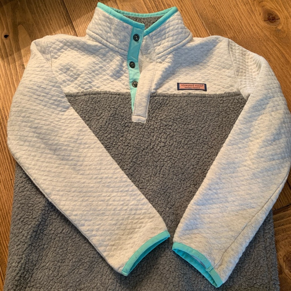 Girls Vineyard Vines shep shirt. Size S (7-8).
